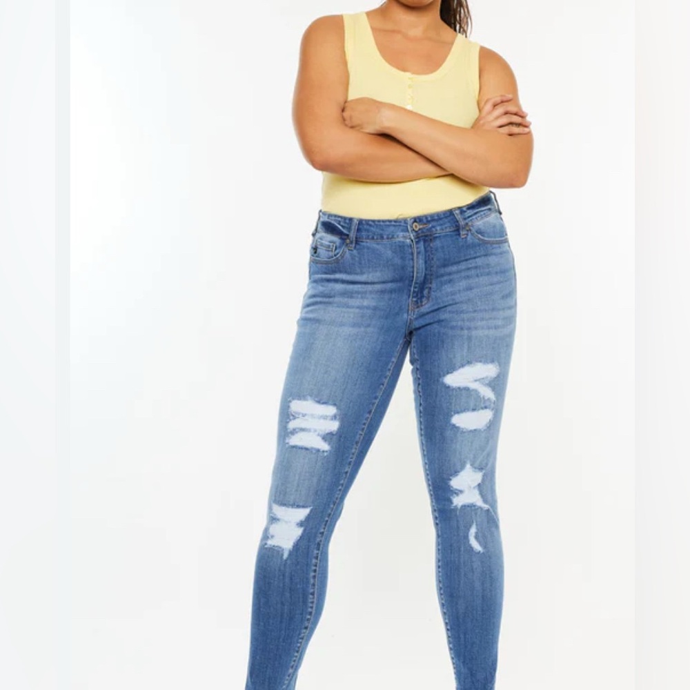 KanCan high rise distressed skinny jeans. Medium wash. Women size 5/26